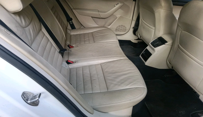 2016 Skoda Octavia STYLE PLUS AT 1.8 TSI, Petrol, Automatic, 1,10,823 km, interior