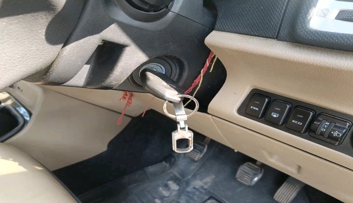 2016 Mahindra TUV300 T8, Diesel, Manual, 83,697 km, interior