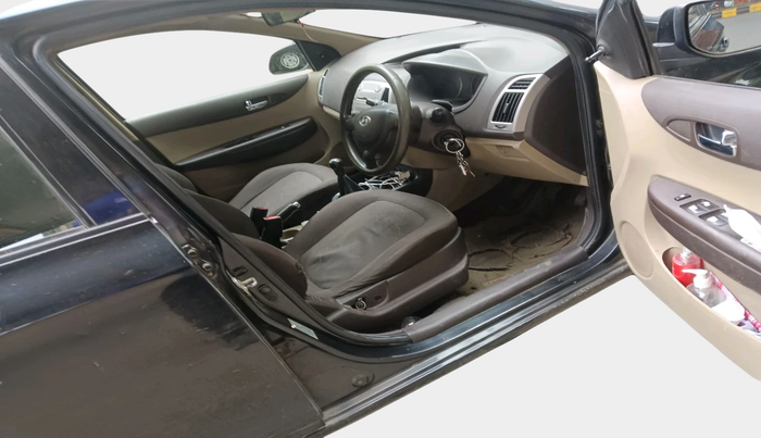 2011 Hyundai i20 MAGNA 1.2, Petrol, Manual, 93,526 km, interior