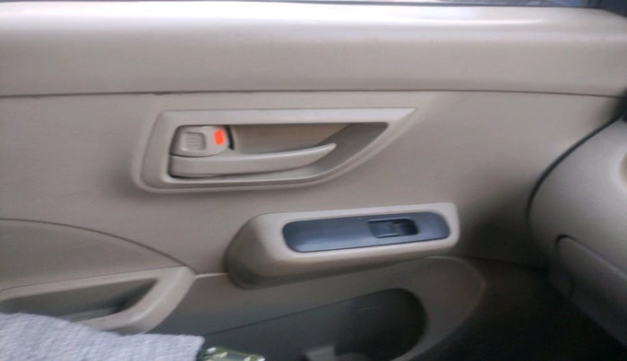 2013 Maruti Swift Dzire LXI, CNG, Manual, 96,914 km, interior