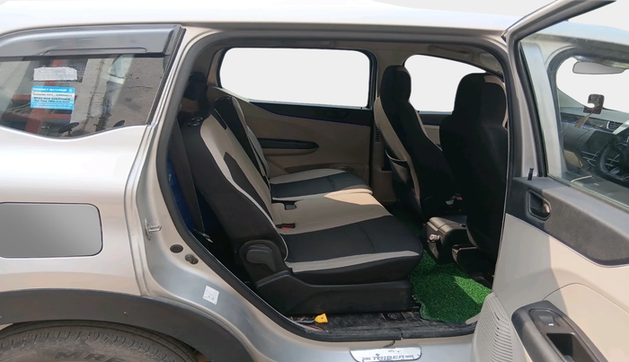 2022 Renault TRIBER RXT, Petrol, Manual, 40,024 km, interior