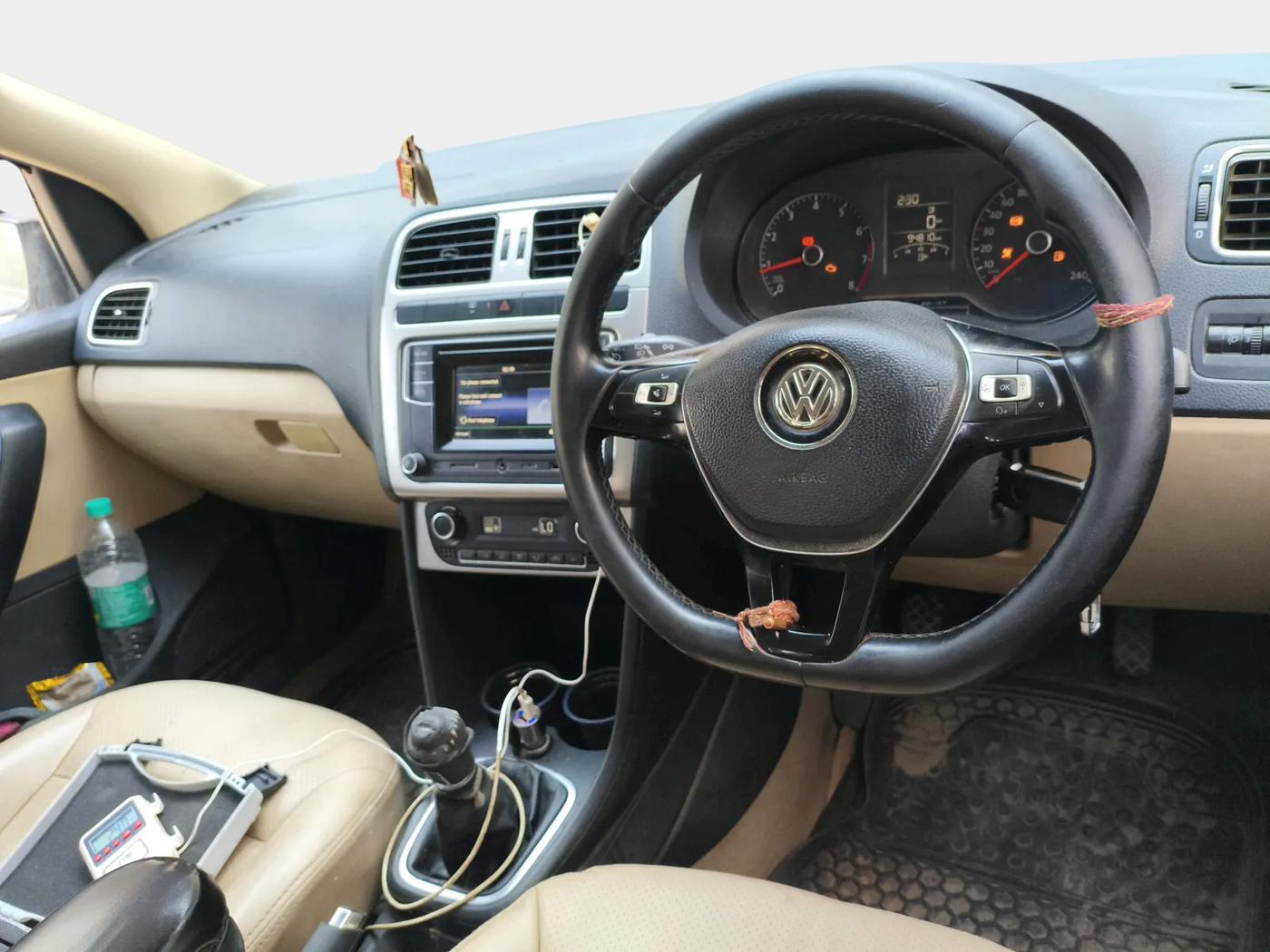 2017 Volkswagen Ameo HIGHLINE1.2L, Petrol, Manual, 98,000 km, interior