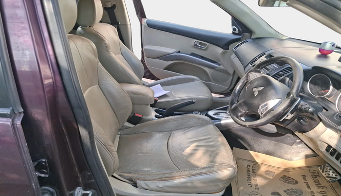 2011 Mitsubishi Outlander 2.4 MIVEC, Petrol, Automatic, 91,511 km, interior