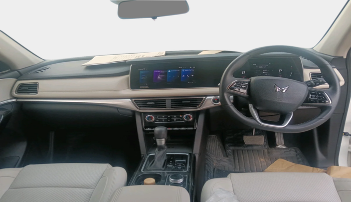 2024 Mahindra XUV700 AX 7 LUXURY P AT 7 STR, Petrol, Automatic, 5,207 km, interior