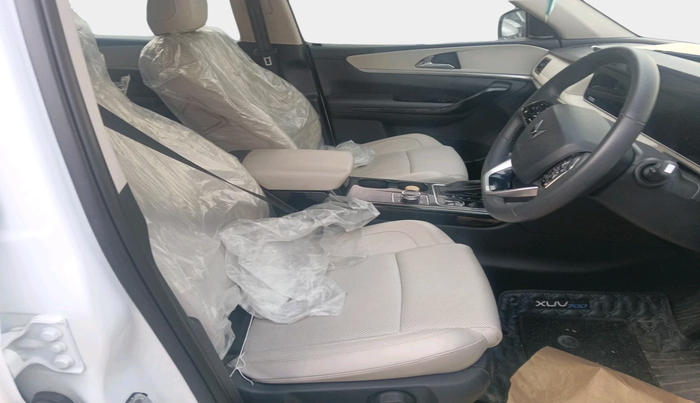 2024 Mahindra XUV700 AX 7 LUXURY P AT 7 STR, Petrol, Automatic, 5,207 km, interior
