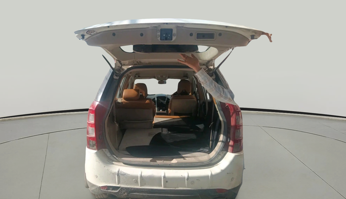 2017 Mahindra XUV500 W6 1.99, Diesel, Manual, 92,187 km, exterior