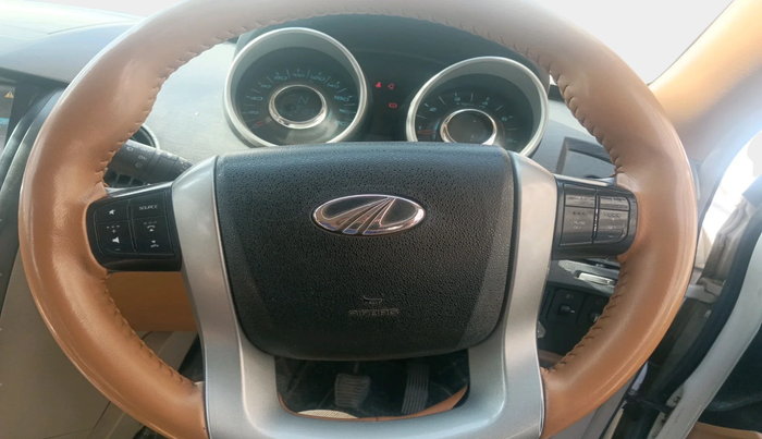 2017 Mahindra XUV500 W6 1.99, Diesel, Manual, 92,187 km, interior