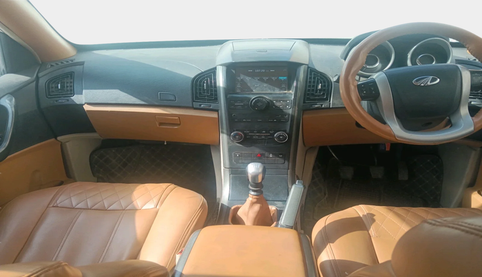 2017 Mahindra XUV500 W6 1.99, Diesel, Manual, 92,187 km, interior