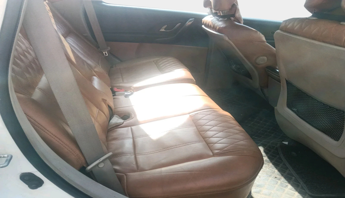 2017 Mahindra XUV500 W6 1.99, Diesel, Manual, 92,187 km, interior