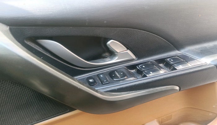 2017 Mahindra XUV500 W6 1.99, Diesel, Manual, 92,187 km, interior