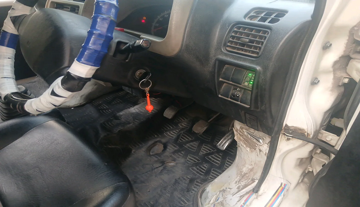 2017 Maruti Eeco 5 STR WITH A/C+HTR CNG, Petrol, Manual, 56,486 km, interior