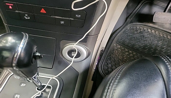 2017 Mahindra XUV500 W9 AT 1.99, Diesel, Automatic, 65,753 km, interior