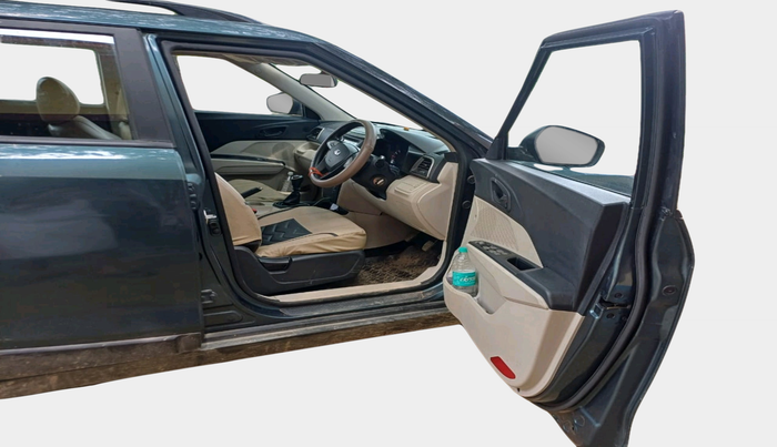 2019 Mahindra XUV300 W6 1.2 PETROL, Petrol, Manual, 20,433 km, interior