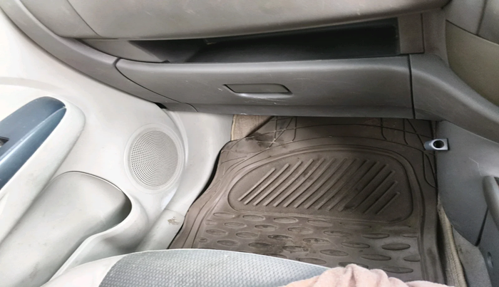 2013 Renault Scala RXL PETROL, Petrol, Manual, 1,17,060 km, interior