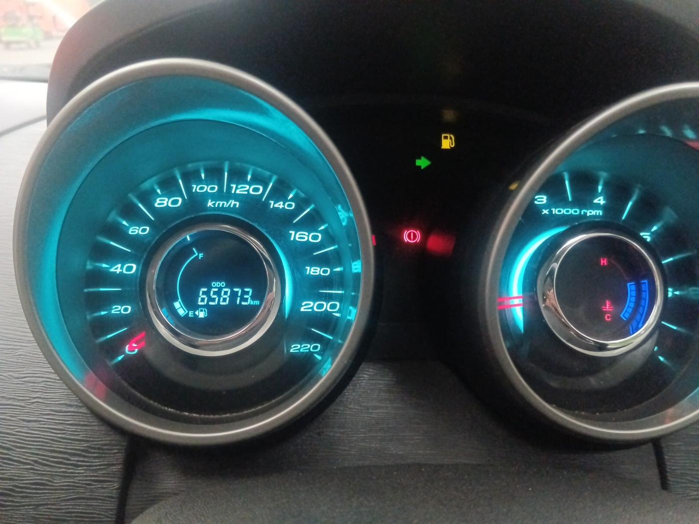 2021 Mahindra XUV500 W7, Diesel, Manual, 67,800 km, interior