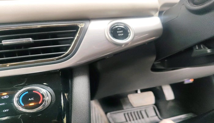 2024 Mahindra XUV700 AX 7 LUXURY P AT 7 STR, Petrol, Automatic, 17,013 km, interior