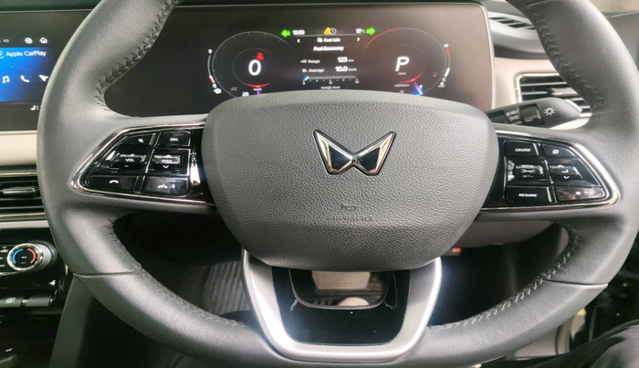 2024 Mahindra XUV700 AX 7 LUXURY P AT 7 STR, Petrol, Automatic, 17,013 km, interior