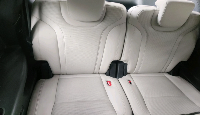 2024 Mahindra XUV700 AX 7 LUXURY P AT 7 STR, Petrol, Automatic, 17,013 km, interior