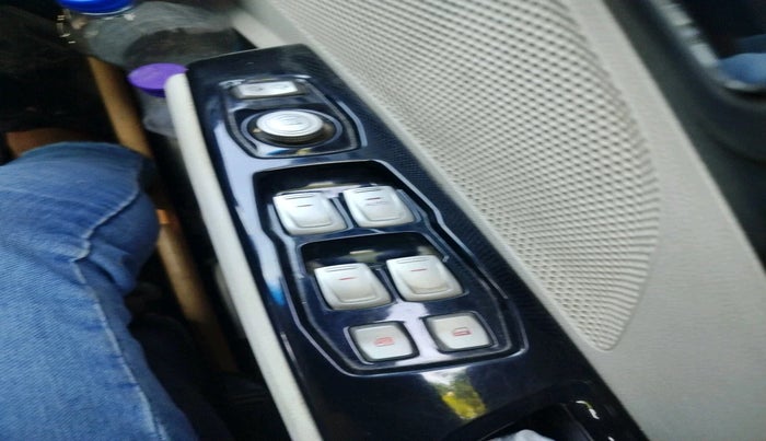 2021 Mahindra XUV300 W8 1.2 PETROL, Petrol, Manual, 77,446 km, interior