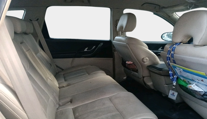 2016 Mahindra XUV500 W6 1.99, Diesel, Manual, 60,370 km, interior