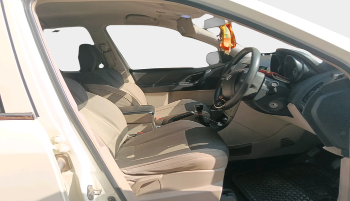 2017 Mahindra XUV500 W4 1.99, Diesel, Manual, 63,778 km, interior