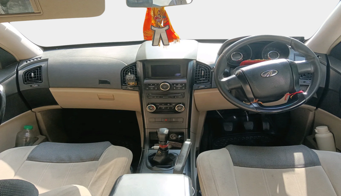 2017 Mahindra XUV500 W4 1.99, Diesel, Manual, 63,778 km, interior