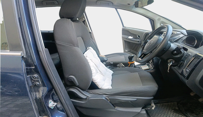 2018 Tata Hexa XE 4X2 7 STR, Diesel, Manual, 69,232 km, interior