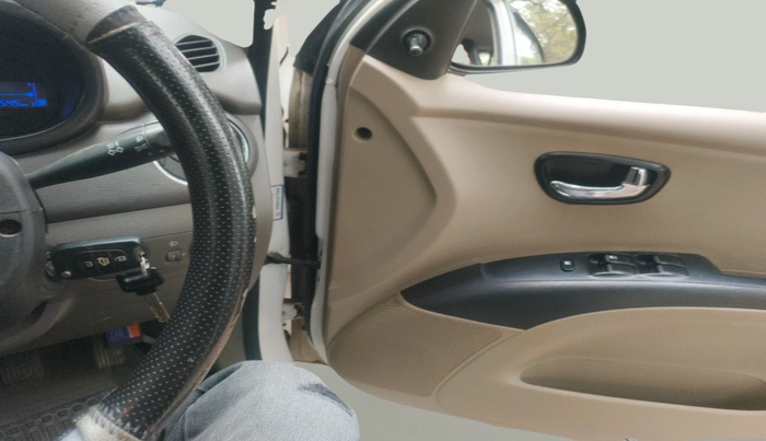 2014 Hyundai i10 SPORTZ 1.1, Petrol, Manual, 32,545 km, interior