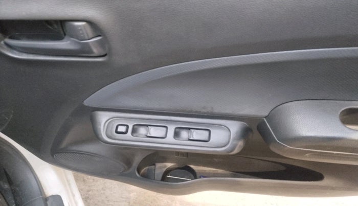 2011 Maruti Ritz LXI, Petrol, Manual, 1,22,585 km, interior