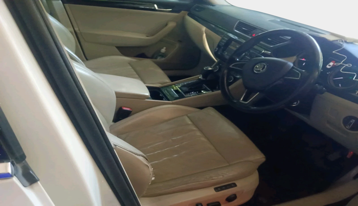 2016 Skoda Superb L&K 1.8 TSI AT, Petrol, Automatic, 1,47,655 km, interior