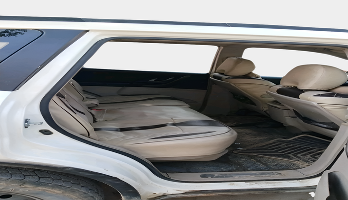 2017 Mahindra XUV500 W6 1.99, Diesel, Manual, 1,52,207 km, interior