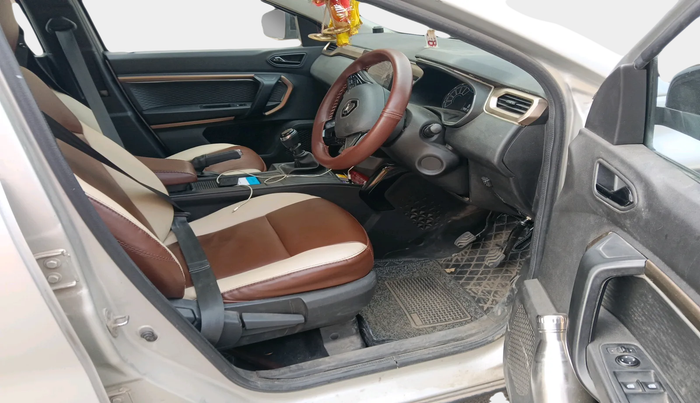 2022 Renault Kiger RXT (O) MT, Petrol, Manual, 54,015 km, interior