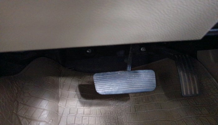 2016 Ford Endeavour TREND 2.2 4X2 AT, Diesel, Automatic, 1,00,587 km, interior