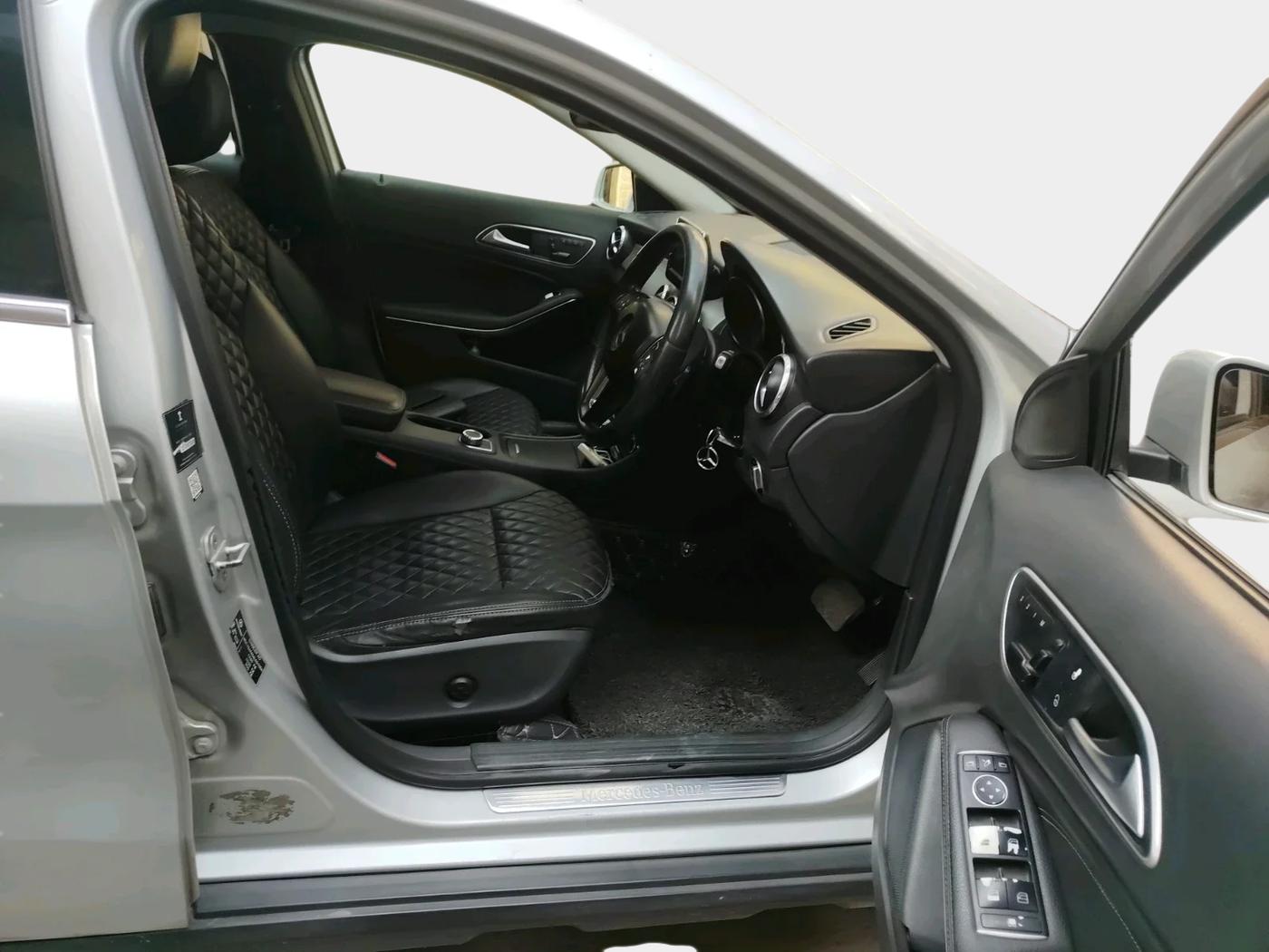 2015 Mercedes Benz GLA Class 200 STYLE , Petrol, Automatic, 1,07,783 km, interior