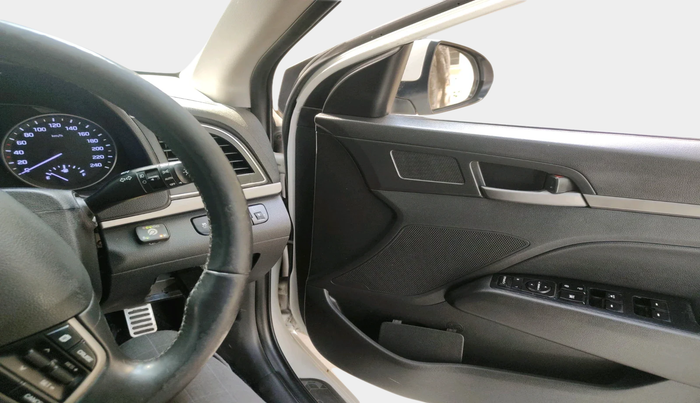 2016 Hyundai New Elantra 2.0 SX (O) MT, Petrol, Manual, 63,254 km, interior