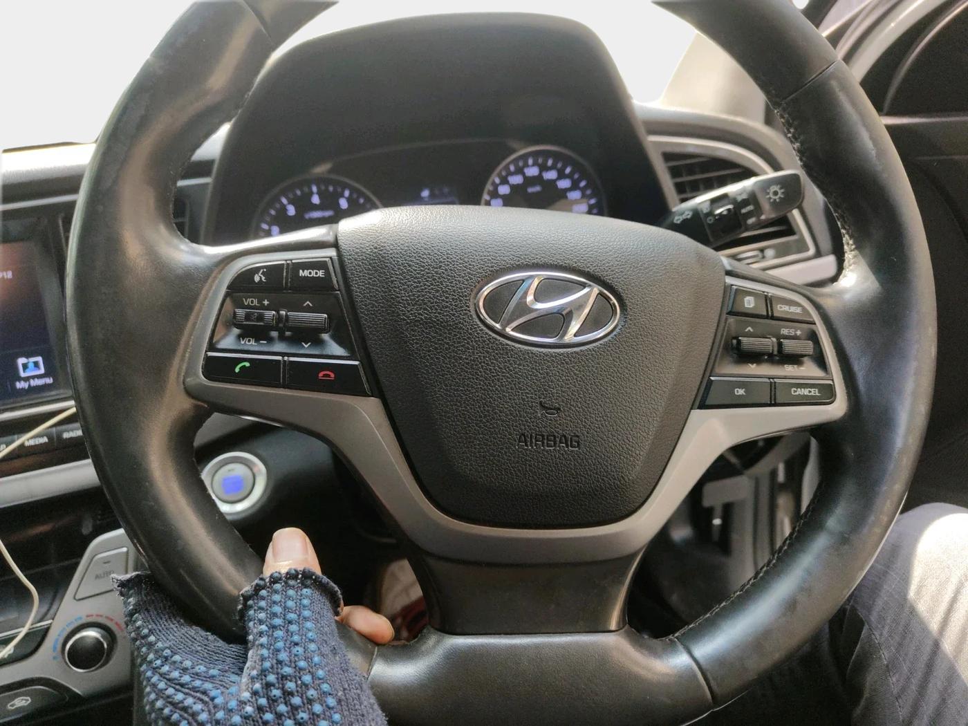 2016 Hyundai New Elantra 2.0 SX (O) MT, CNG, Manual, 63,254 km, interior