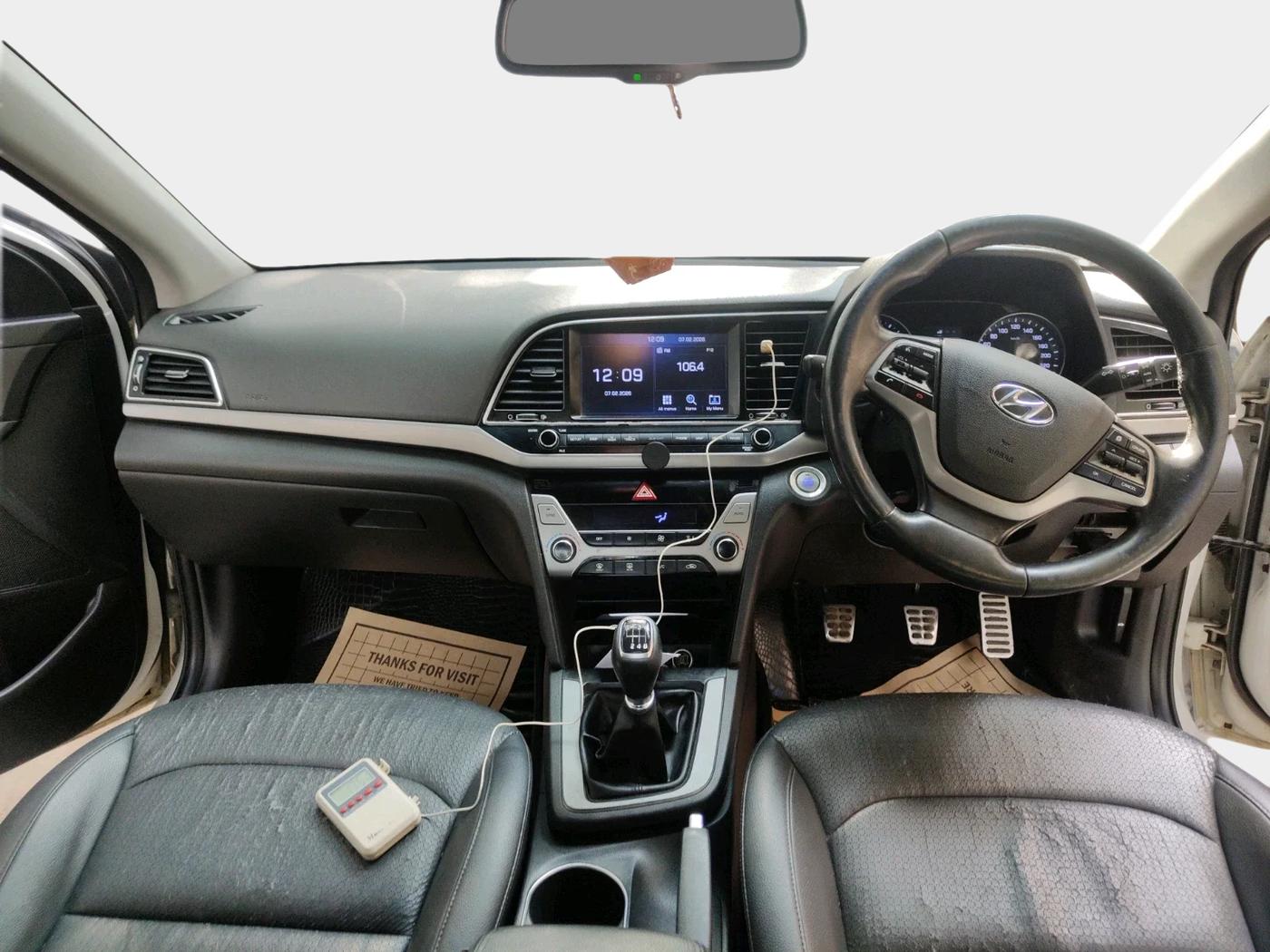 2016 Hyundai New Elantra 2.0 SX (O) MT, CNG, Manual, 63,254 km, interior