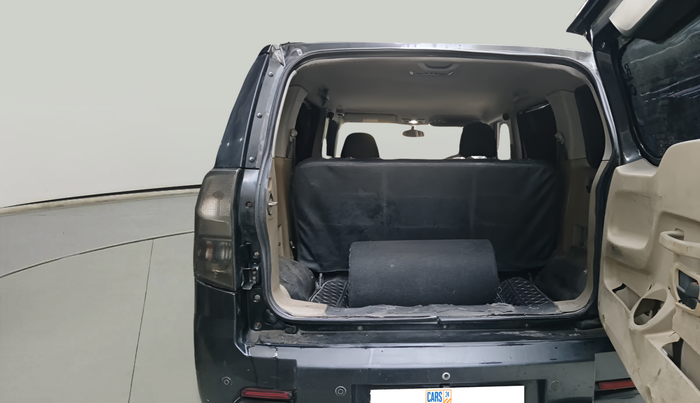 2016 Mahindra TUV300 T8, Diesel, Manual, 1,42,876 km, exterior