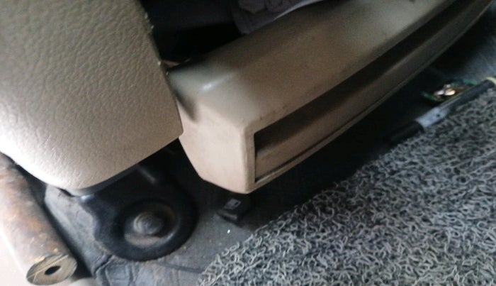 2016 Mahindra TUV300 T8, Diesel, Manual, 1,42,876 km, interior