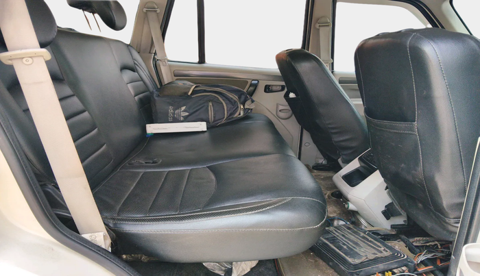 2017 Mahindra Scorpio S6 PLUS 1.99, Diesel, Manual, 1,39,961 km, interior