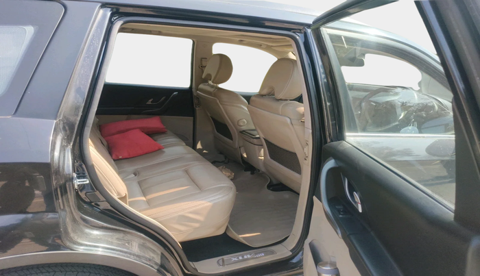 2017 Mahindra XUV500 W10, Diesel, Manual, 61,571 km, interior