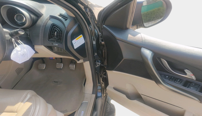 2017 Mahindra XUV500 W10, Diesel, Manual, 61,571 km, interior