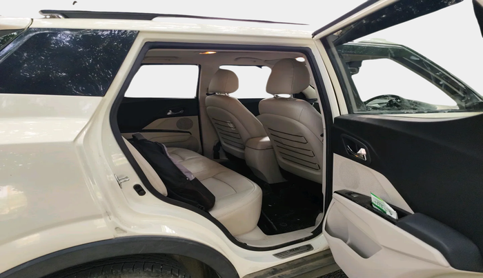 2022 Mahindra XUV300 W8 (O) 1.2 PETROL, Petrol, Manual, 35,464 km, interior
