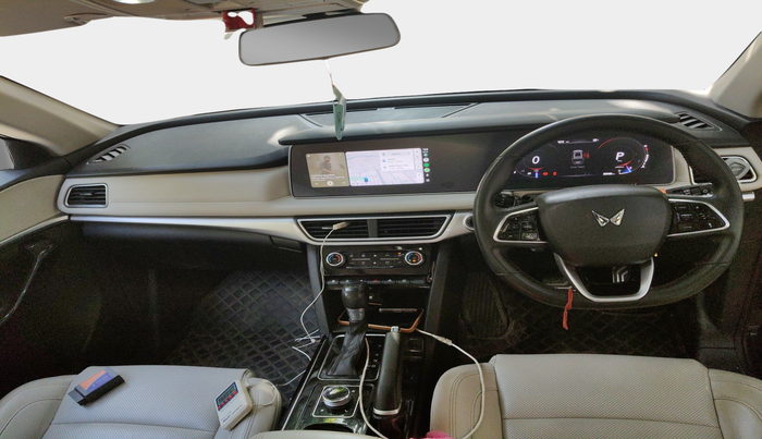 2022 Mahindra XUV700 AX 7 P AT 7 STR, Petrol, Automatic, 55,149 km, interior