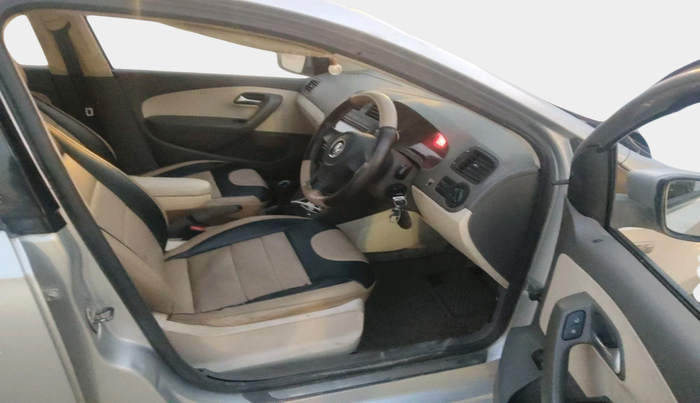 2012 Volkswagen Vento TRENDLINE 1.6, Petrol, Manual, 83,393 km, interior