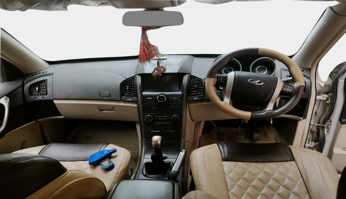 2017 Mahindra XUV500 W6 1.99, Diesel, Manual, 44,000 km, interior