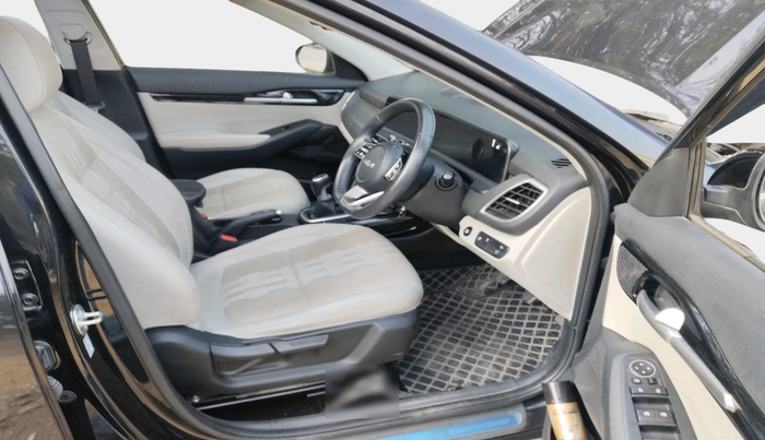 2023 KIA SELTOS  HTX 1.5 PETROL MT, Petrol, Manual, 26,528 km, interior