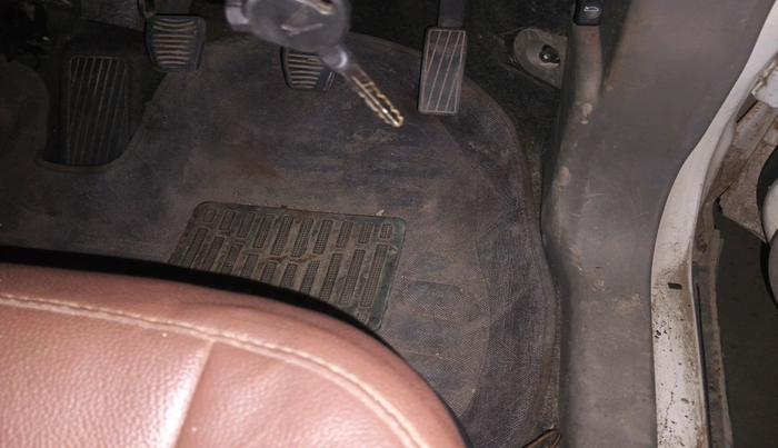 2016 Mahindra Kuv100 K6 D 5 STR, Diesel, Manual, 78,589 km, interior