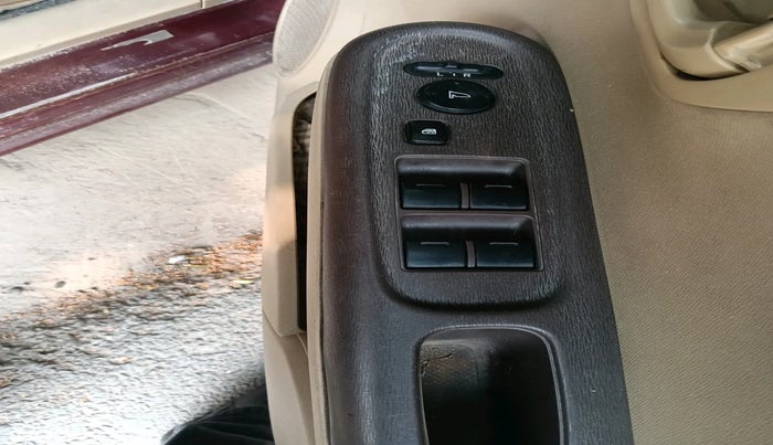 2013 Honda Amaze 1.2L I-VTEC S, Petrol, Manual, 1,79,530 km, interior