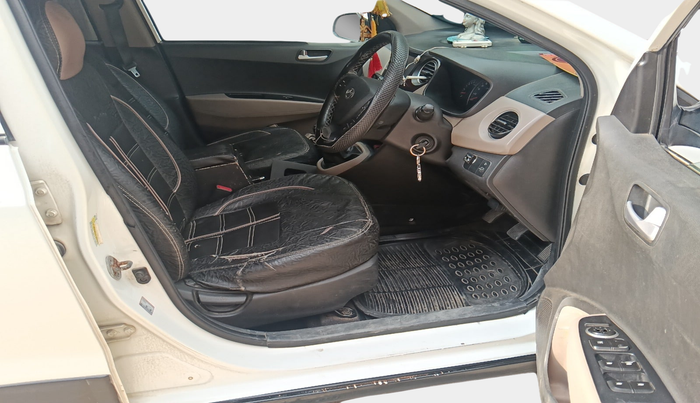 2017 Hyundai Grand i10 SPORTZ (O) 1.2 KAPPA VTVT, Petrol, Manual, 1,10,185 km, interior